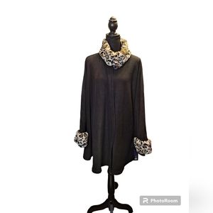 Carmen Marc Valvo Leopard Print  Faux Fur and Fleece Cape size M